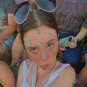 Meet your Posher, Mia